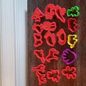 Vintage! animal, teddy bear, & hand Cookie Cutters lot 18